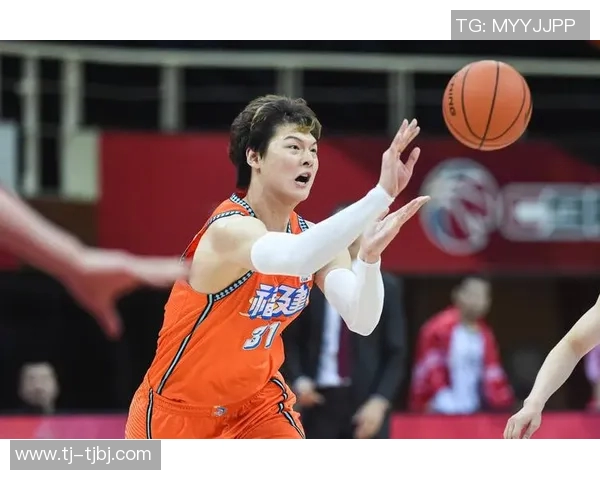 王哲林的篮球之路：从青涩少年到CBA巨星的成长故事